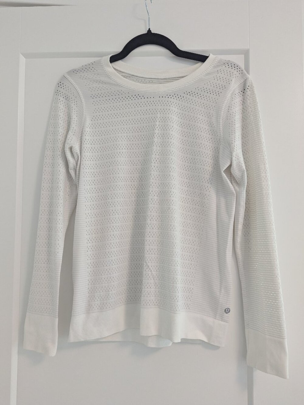 Lululemon white long sleeve cutout shirt